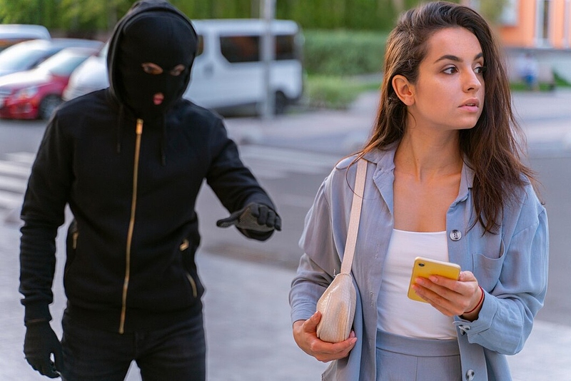 Файл:Close-up-man-preparing-steal-from-young-woman 23-2149133069.jpg