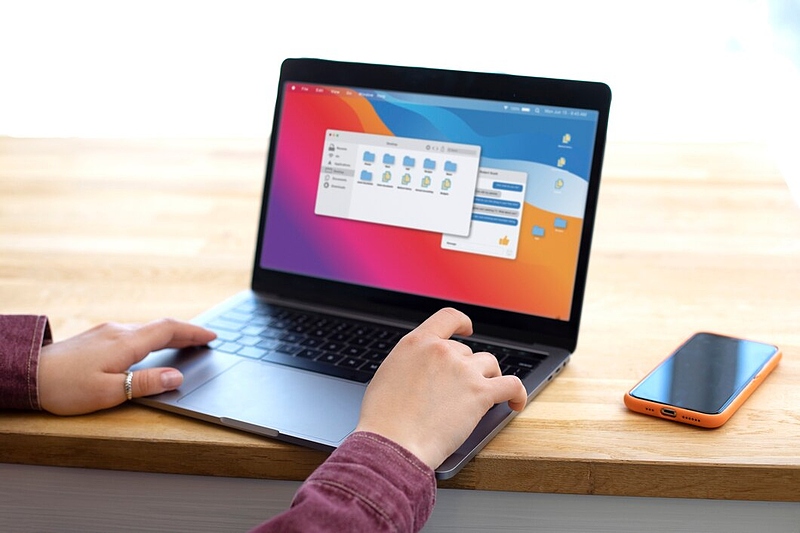 Файл:Young-woman-working-her-office 23-2149402409.jpg