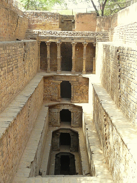 Файл:Gandhak ki Baoli Mehrauli.jpg